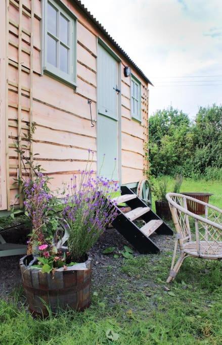 The Shepherds Hut Shrewsbury Exterior foto