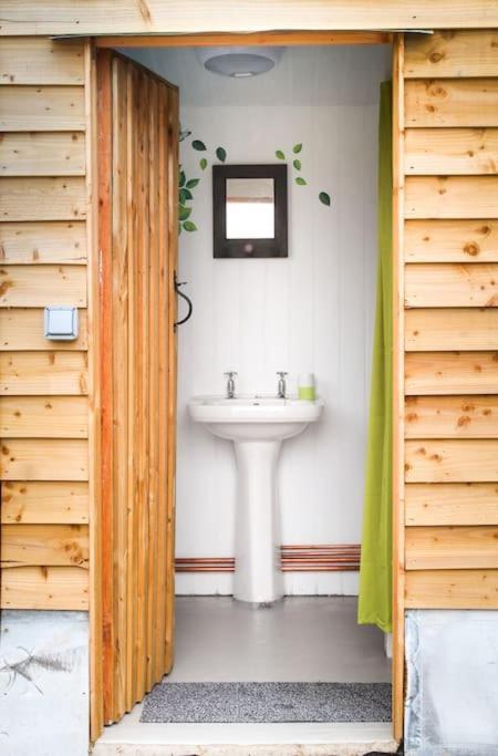 The Shepherds Hut Shrewsbury Exterior foto