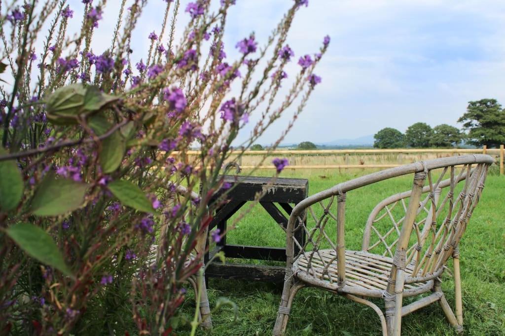 The Shepherds Hut Shrewsbury Exterior foto